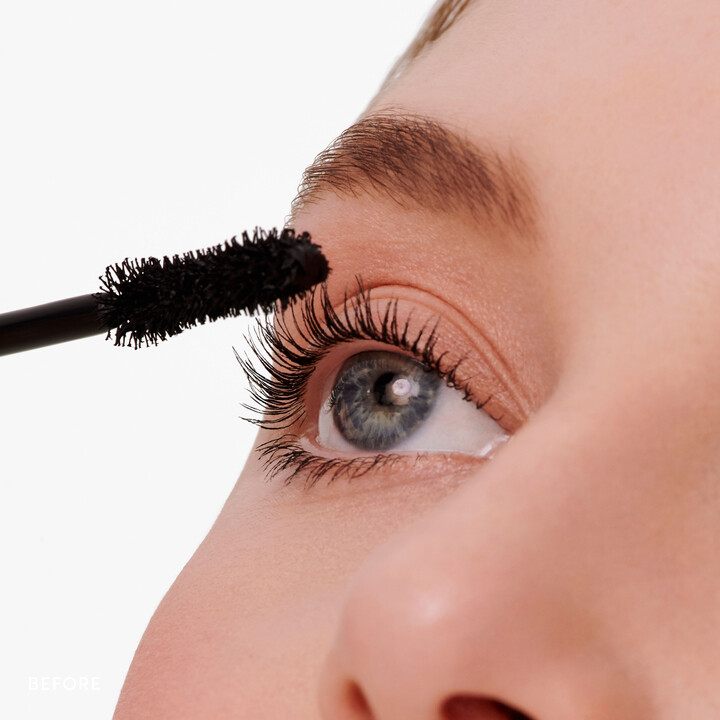 BeyondLashMascara_Application_PDP-720x720-79a4578c-8458-4b9b-986c-e942f46f5ef2