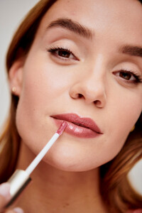 IC_HA-Lip_Light_MochaLatte-200x300-63b248f0-42d2-4db6-9196-607ae96bcecd