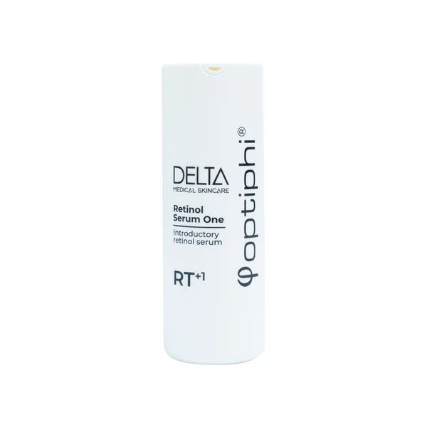 Weisse, längliche Flasche des Retinol Serum ONE von DELTA Optiphi. Oben ein Pumpspender. Auf der Vorderseite steht DELTA MEDICAL SKINCARE, Retinol Serum One, Introductory retinol serum, RT⁺¹ und vertikal Optiphi.