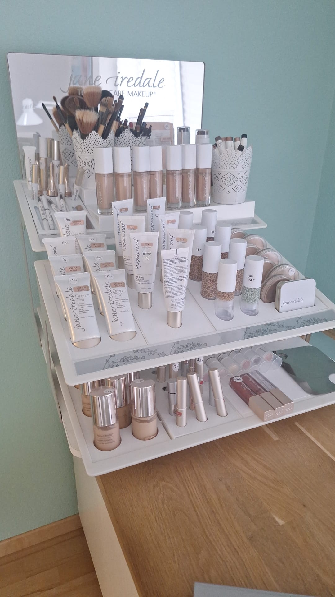 Make-up, Foundation, Concealer, Nagellack, Pinsel