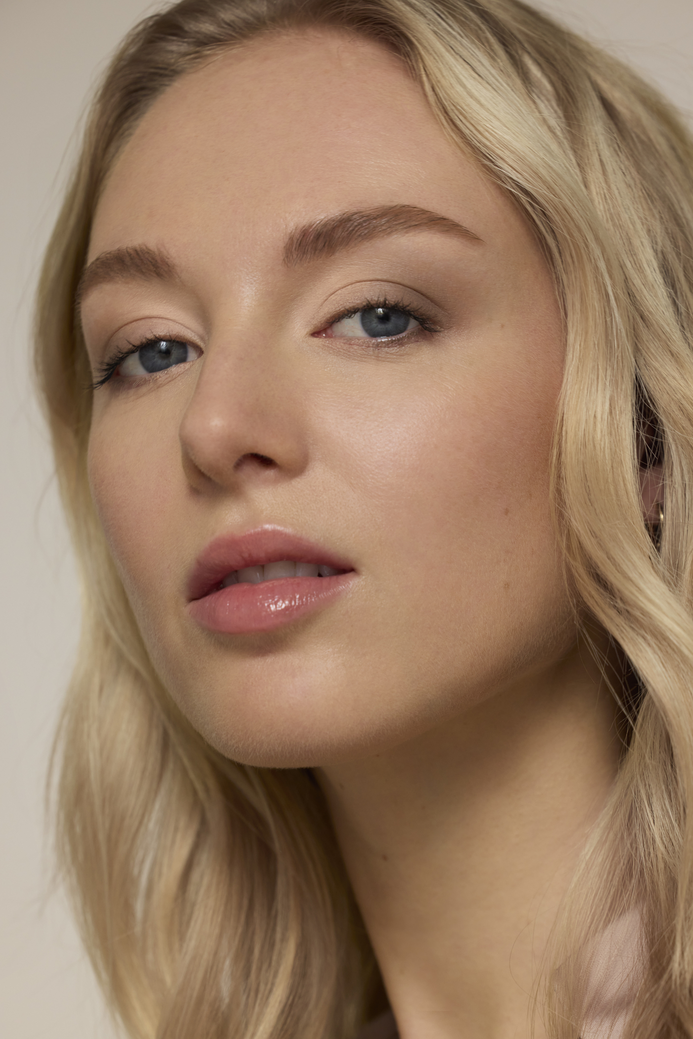 IC_ColorLuxe-Daphne-Alabaster-DoveGrey-1401x2100-ff925dbc-b9fd-4664-8623-94c5a2672960