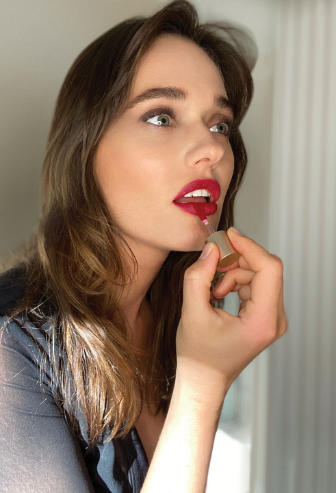 IC_Model_Natalia_WearingLonging-491x720-0a727360-71f6-4b58-8006-2741a3077de5