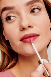 BERRY RED HydroPure Hyaluronic Lip Gloss (CHF 29)